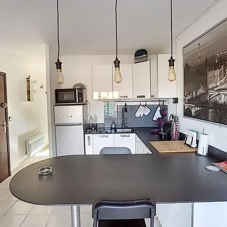 T2 A 200m De La Avec Balcon Avec Wifi *